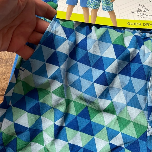 Boys Eddie Bauer 2 pack Shorts - Picture 2 of 8